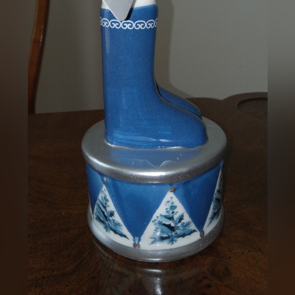 Merry and Bright Collection Chinoiserie Ceramic Large Nutcracker - Picture 8 of 13